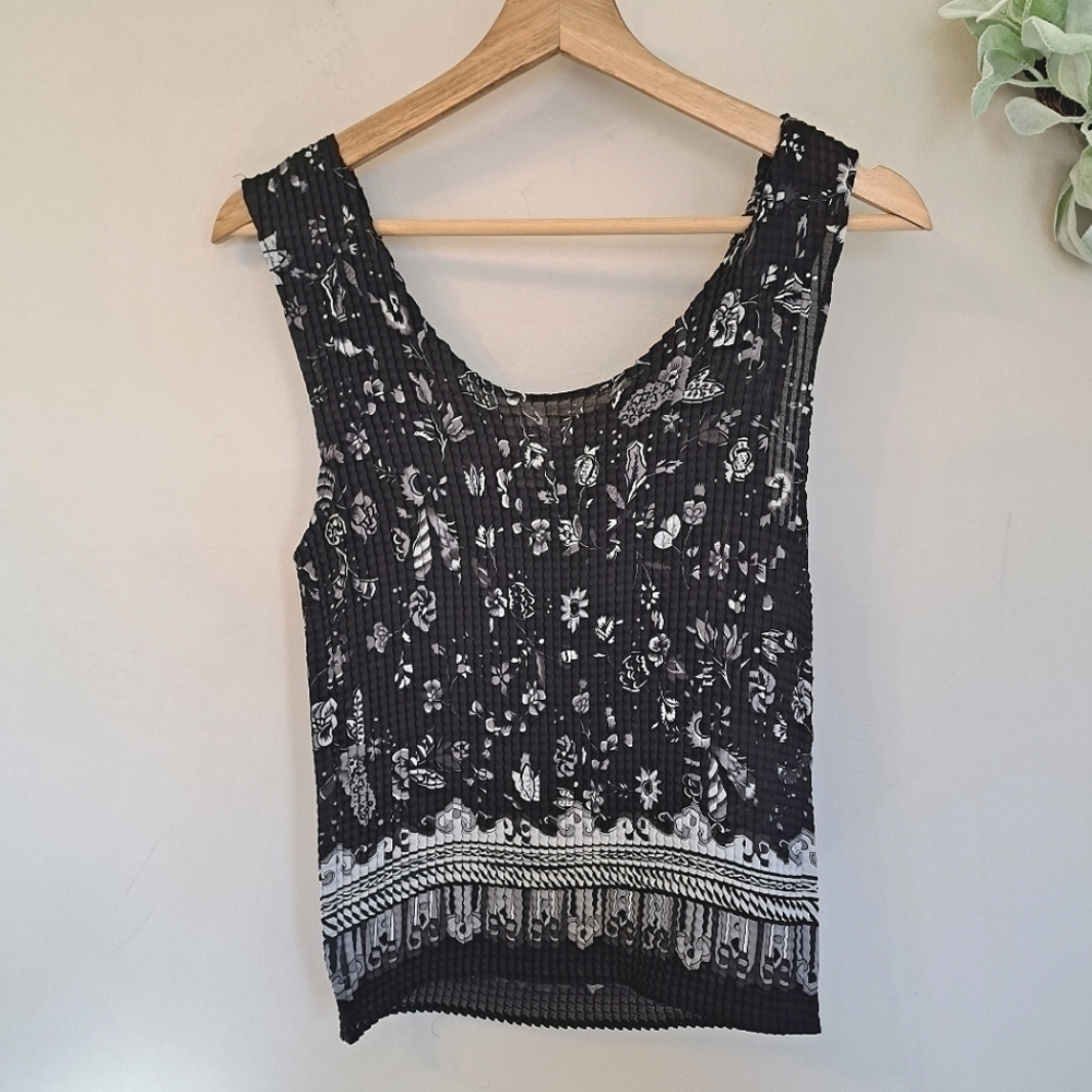 NICOLA Crinkled Tank Top-Black White Floral Pattern Medium